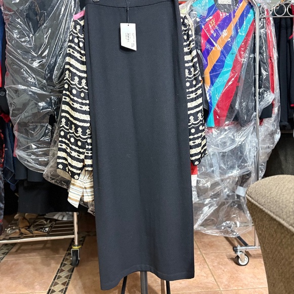 St. John caviar size 10 with tags wool blend skirt - Picture 6 of 6